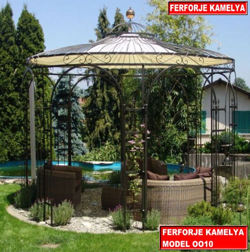 Kamelya üretimi yapmak ustalık, iyi bir hesaplama tecrübe ve estetik gerekmektedir. Ferforje çardak, pergola ve kamelya üretimlerimiz daima size özel olarak imal edilmektedir. Ferforje kamelya ve pergola uygulamaları demirin en eşsiz halini sunar.