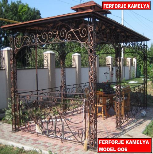 Kamelya üretimi yapmak ustalık, iyi bir hesaplama tecrübe ve estetik gerekmektedir. Ferforje çardak, pergola ve kamelya üretimlerimiz daima size özel olarak imal edilmektedir. Ferforje kamelya ve pergola uygulamaları demirin en eşsiz halini sunar.